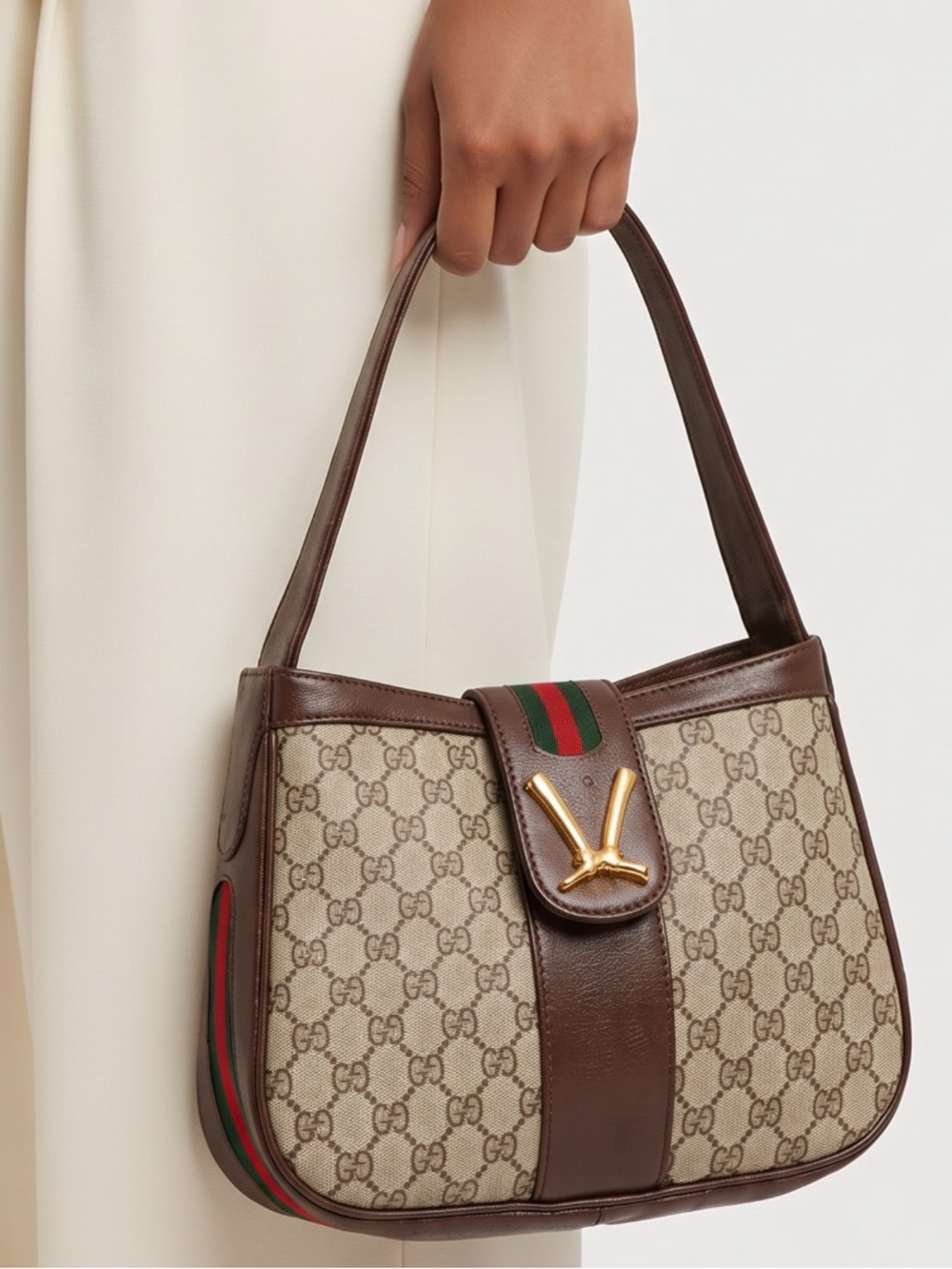Authentic Gucci Supreme Sherry Line Leather Shoulder Bag.